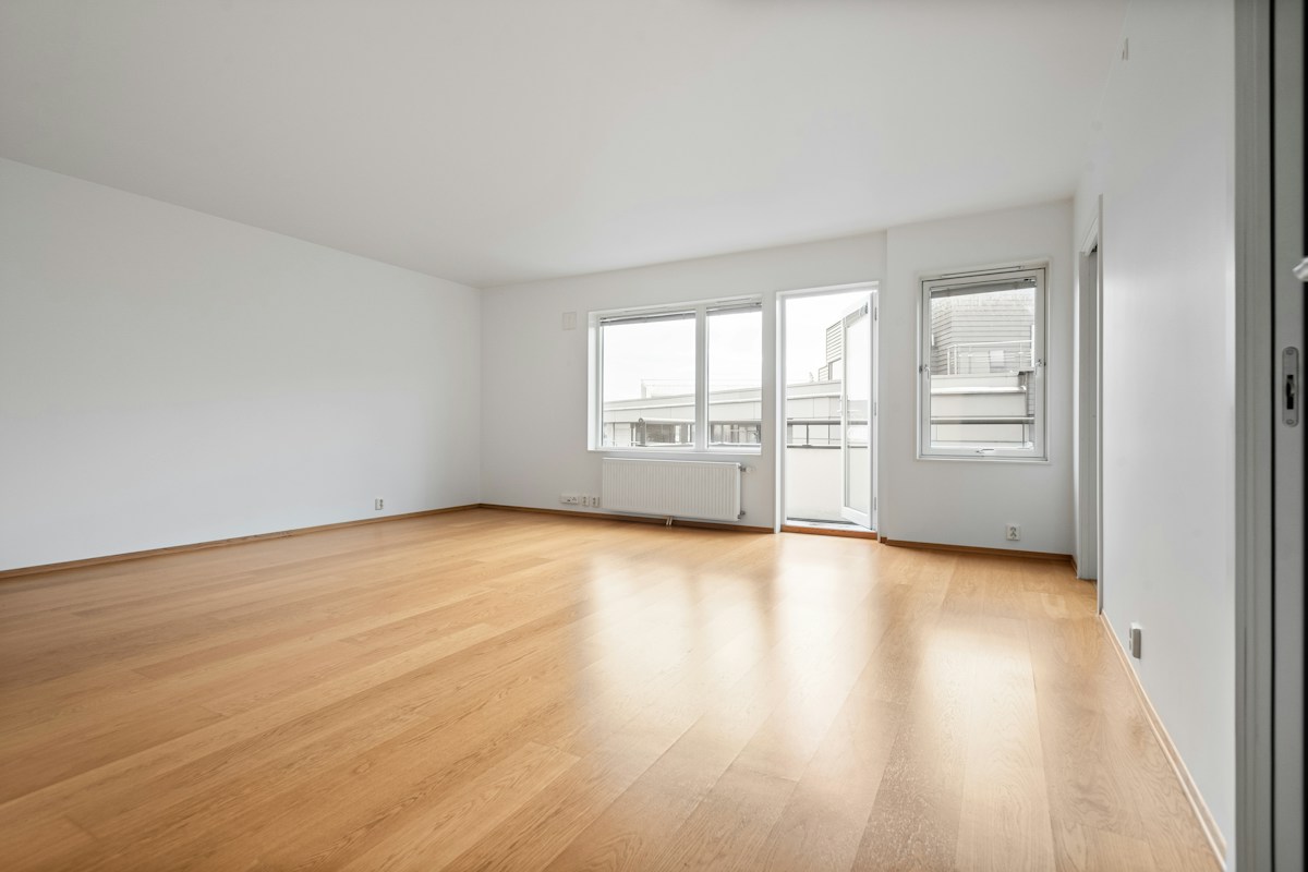 Bright empty room with clean floors ready for its next occupants